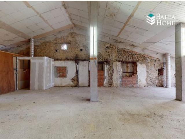 Propiedad con gran parcela y potencial para desarrollo residencial