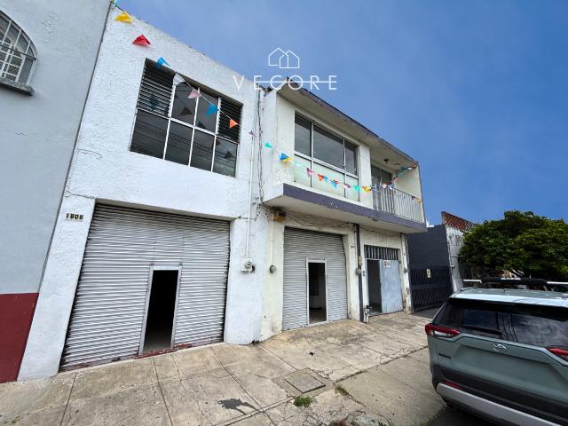 PROPIEDAD CON LOCALES COMERCIALES Y DEPARTAMENTO EN COL. AMERICANA, GUADALAJARA