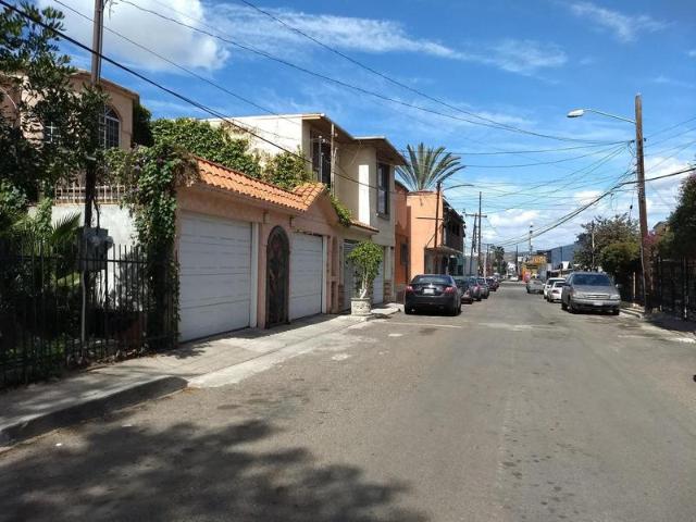 Propiedad con 227 m? de terreno super ubicada a 1 cuadra de Calle 11 !