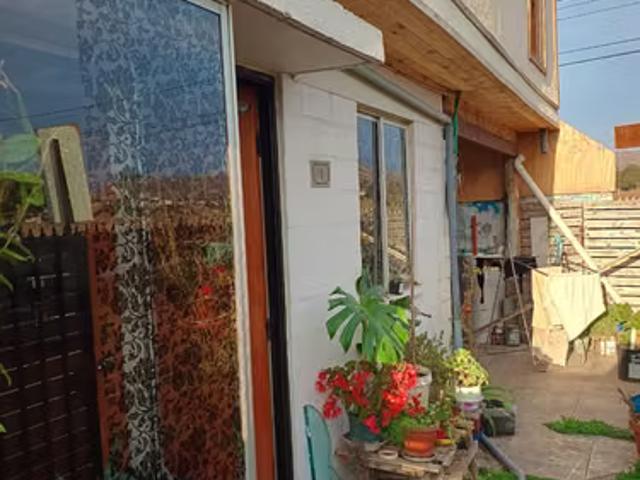 Propiedad con 2 casas independientes y negocio en esquina | 4 dormitorios por 120000. 00 en Puchuncaví