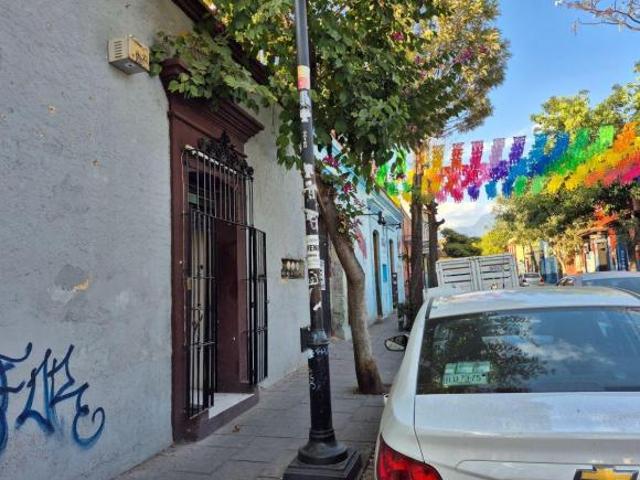 Propiedad con 2 locales, 1 casa y 2 departamentos con 515 m², en venta en el Centro