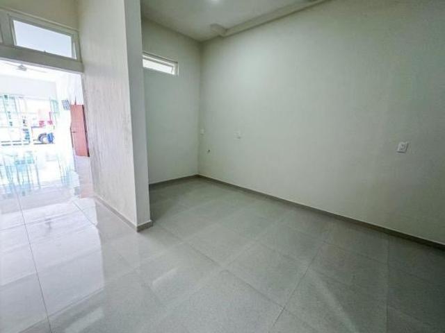 ¡Propiedad de 3 niveles en venta en Col. Oblatos, ideal para inversionistas!
