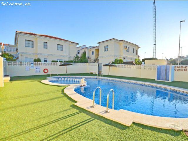 Propiedad de 2 dormitorios en la planta baja con terraza privada y piscina común