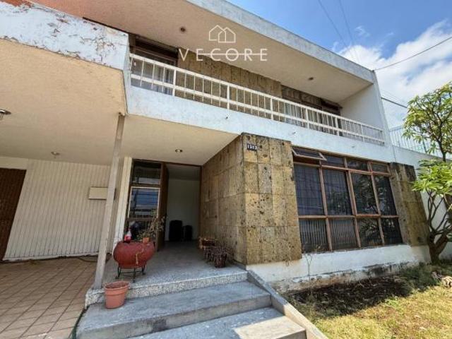 PROPIEDAD EN VENTA COMO TERRENO, ZONA CALZ. GONZÁLEZ GALLO, GUADALAJARA