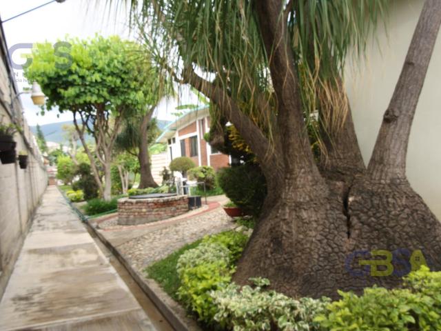 Propiedad en venta con cuatro casas de un solo nivel