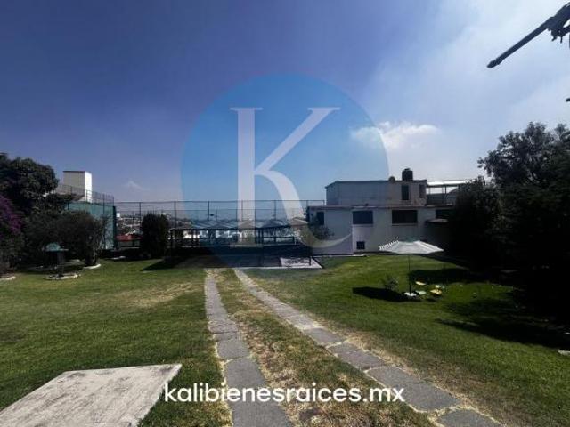 Propiedad en Venta con dos Casas con Cancha Multi Usos y Jardín
