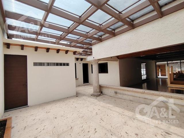 Propiedad en Venta con ?reas Comerciales Avenida Araucarias