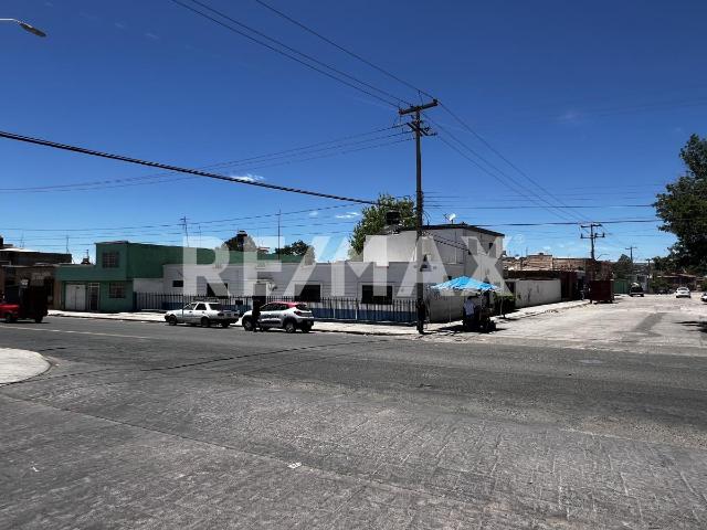 ¡Marcada vocación COMERCIAL! Frente al Santuario de Guadalupe