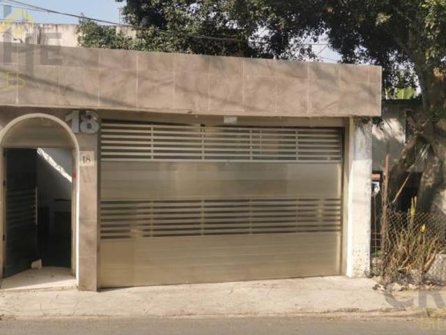 PROPIEDAD EN VENTA CON 1 CASA, 2 LOCALES COMERCIALES Y 5 CUARTOS EN EL LENCERO MUNICIPIO EMILIANO ZA