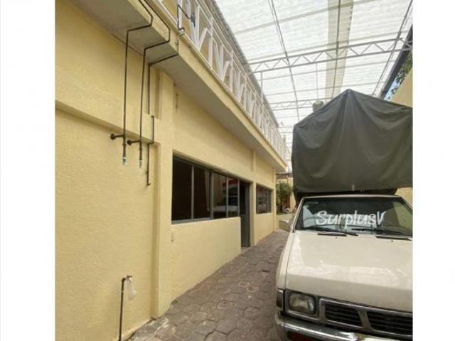 PROPIEDAD EN VENTA CON 3 DEPARTAMENTO Y 1 CASA