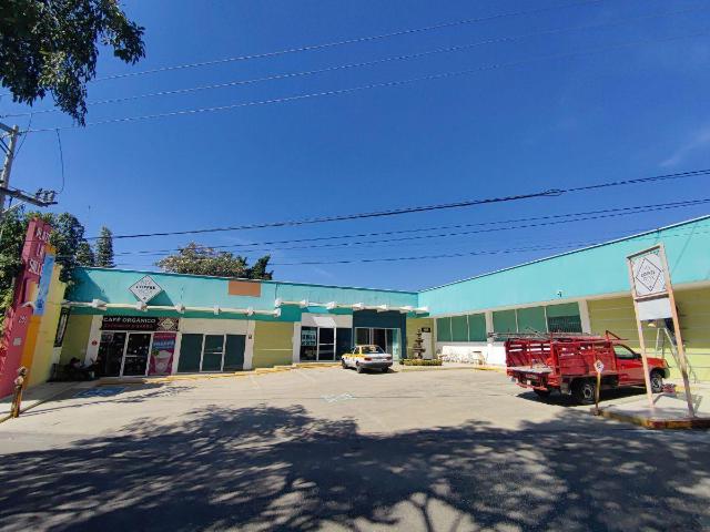 Propiedad en Venta con 3 Locales y Sal?n de Eventos