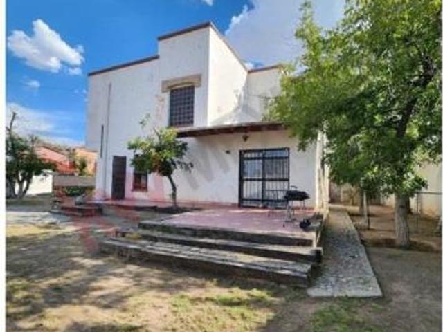 EN VENTA CASA CON SUPER TERRENO EN EXCELENTE UBICACIÓN