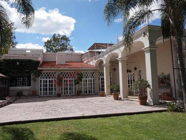 Propiedad en VENTA Avenida Pinos, Fraccionamiento Jurica, 76100 Santiago de Querétaro, Qro, México