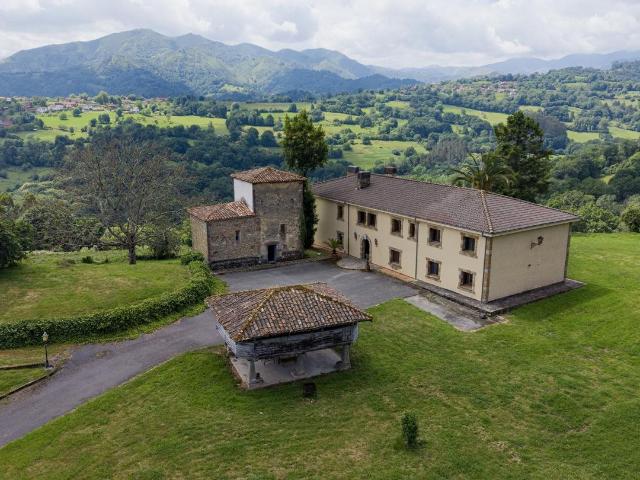Propiedad histórica entre el mar y la montaña, con capilla r. 888m² La Llana