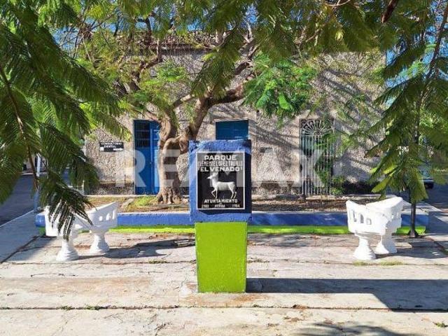 Propiedad para remodelar en el Centro de Mérida, frente a parque 4