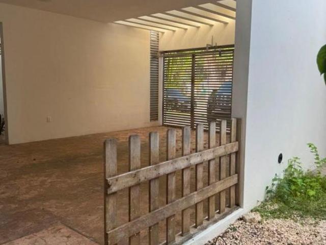 Propiedad Premium en Venta: Residencia u Oficina en Supermanzana 11, Cancún