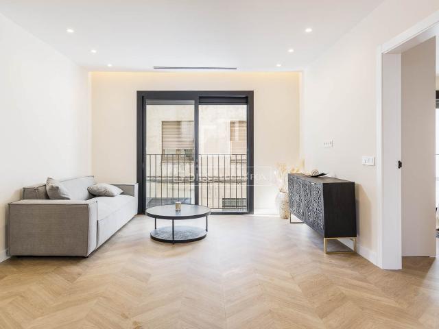 Propiedad reformada a estrenar en edificio rehabilitado con. 80m² Barcelona