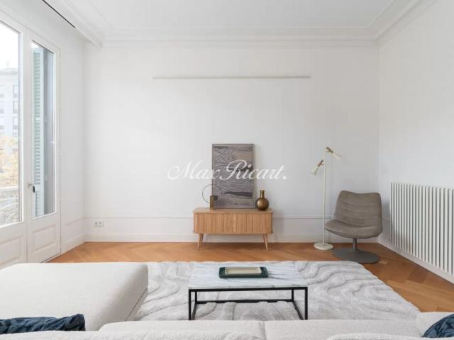 Propiedad reformada en finca regia del Eixample 200m²