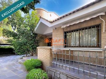 PROPIEDAD CON 2 CASAS Y 2 500 M2 DE PARCELA
