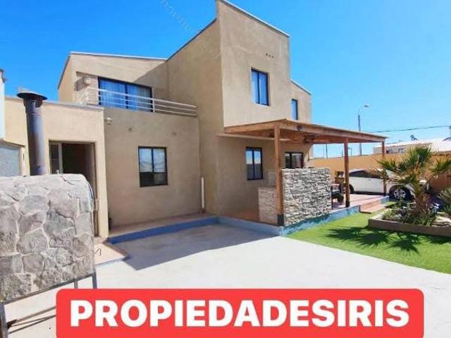 PROPIEDADESIRIS ARRIENDA AMPLIA CASA SIN AMOBLAR