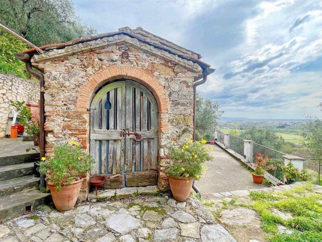 Proponiamo in vendita in esclusiva un affascinante casolare. 390m² San Giuliano Terme