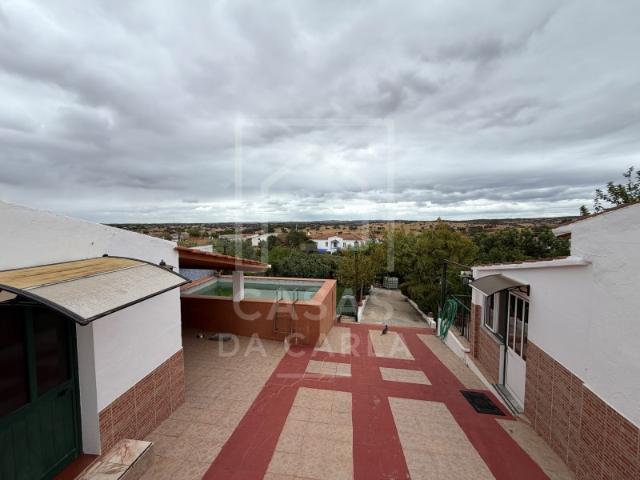 Propriedade T3 com Anexo T1+1 completamente renovada e jardim com 1000m2 em Sobral da Adiça