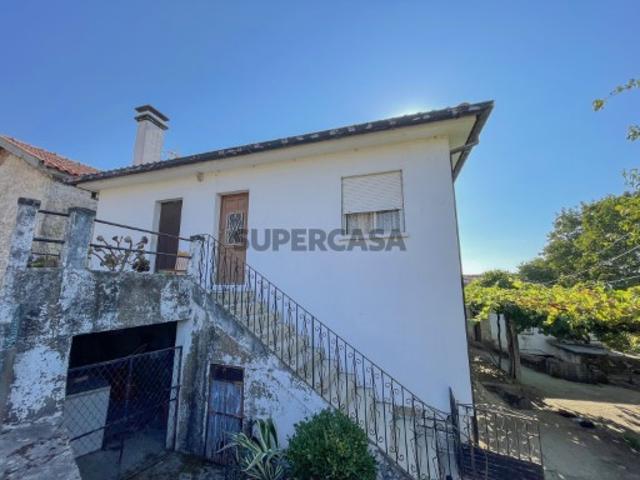 Propriedade T4 para venda, situada em Barbeita, Monção