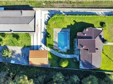 Propriedade T5 + Armazém em Famalicão