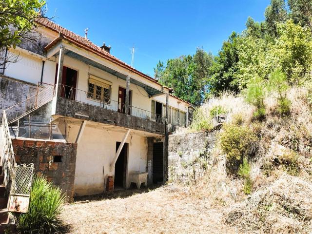 Propriedade tradicional com 3/4 quartos em excelente localiz. 120m² Penela Santa Eufémia