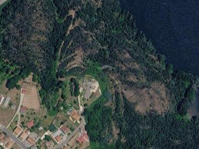 Propriedade única com 24.000 m² sobre o Rio Douro