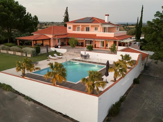 Propriedade Única com Piscina, Lago e Produção de Azeite 561m² Brogueira, Parceiros de Igreja e Alcorochel