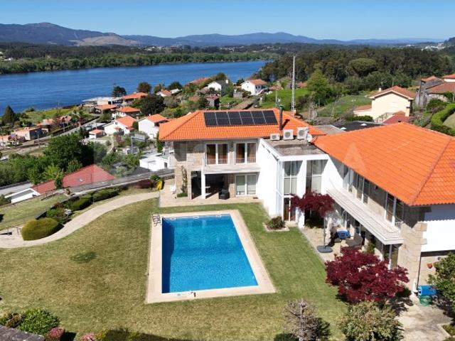 Propriedade única e exclusiva com vistas sobre o Rio Minho