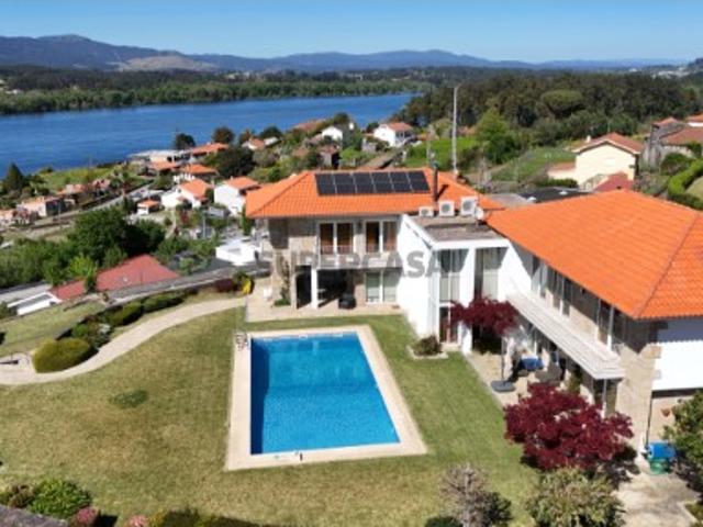 Propriedade única e exclusiva com vistas sobre o Rio Minho