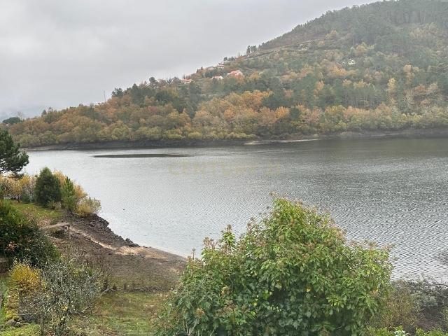 Propriedade com Acesso Direto à Albufeira de Venda Nova | Frente de Lago