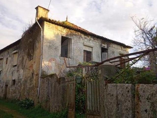 Propriedade com 4.065 m² e moradia em pedra para restauro Az. 0m² Ganfei