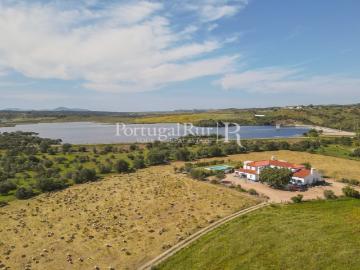 Propriedade com 5,9 hectares, junto à barragem de Lucefécit
