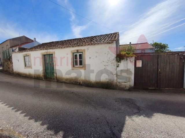 Propriedade com 914 m2 localizada na Freguesia de São Bartol. 189m² Moledo e Cristelo