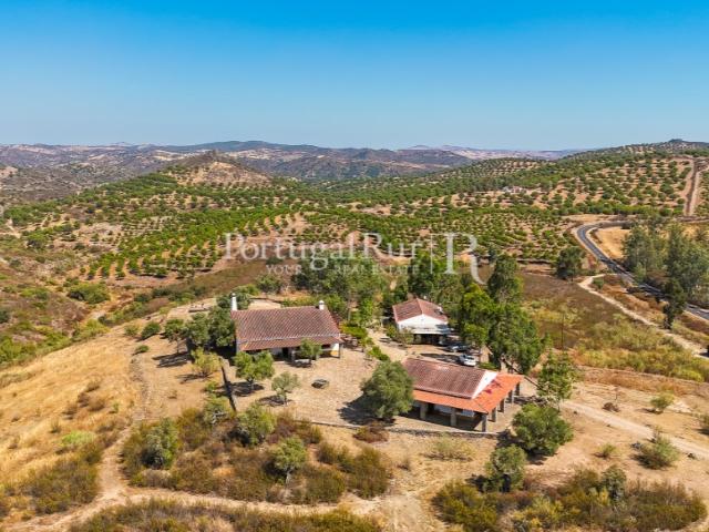 Propriedade com 9,3 ha e 3 casas no P. N. do Vale do Guadiana