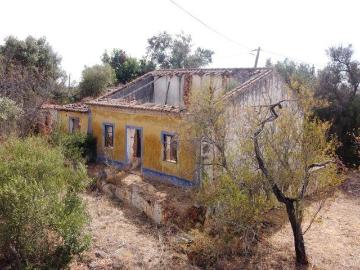 Propriedade com duas ruinas, inserida em terreno de 4370m². 170m² Santo estêvão das galés