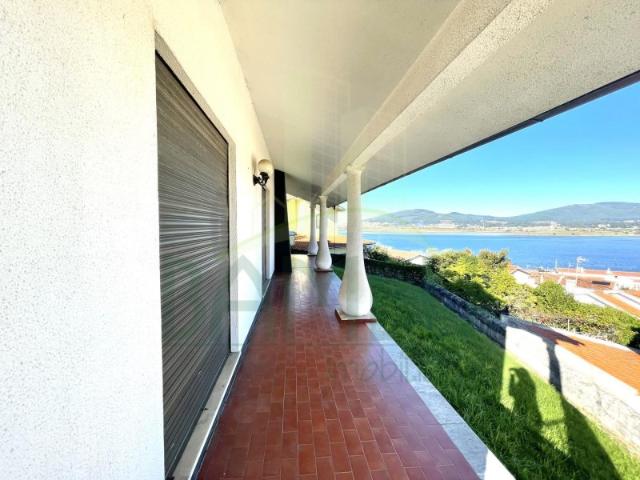 Propriedade com vista para o Rio Minho, para venda em Seixas