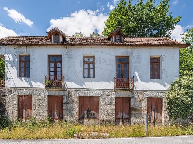 Propriedade composta por habitação, terreno agrícola e ter. 0m² Ribas
