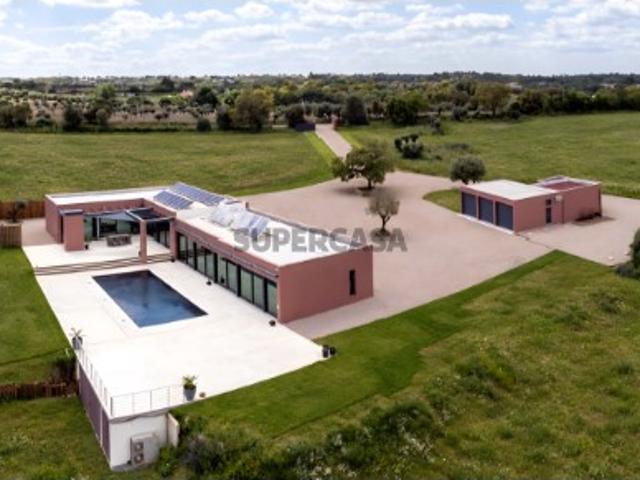 Propriedade contemporânea de 11,5 ha com duas residências independentes | Montemor o Novo, Alentejo