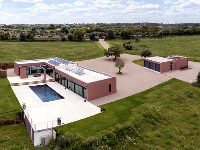 Propriedade contemporânea de 11,5 ha com duas residências independentes | Montemor o Novo, Alentejo