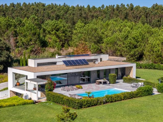 Propriedade contemporânea que combina privacidade, arquitetura e natureza, perto da Lagoa de Óbidos