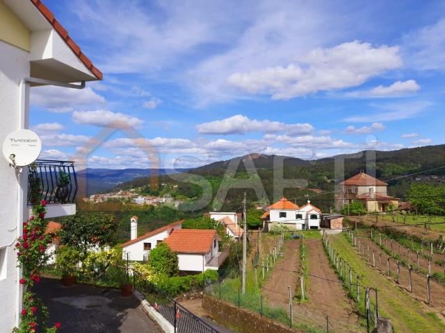 Propriedade constituída por 2 moradias e terreno de cultivo 140m² Cristoval
