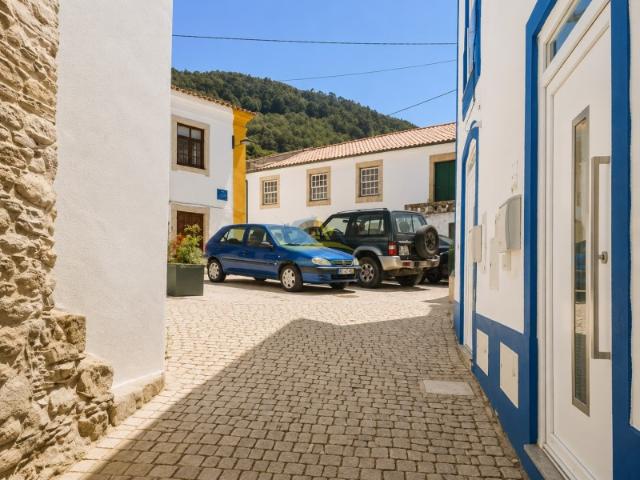 Propriedade rural recentemente renovada, localizada a poucos metros do Rio Ceira e perto do centro da pitoresca vila de Góis, Coimbra