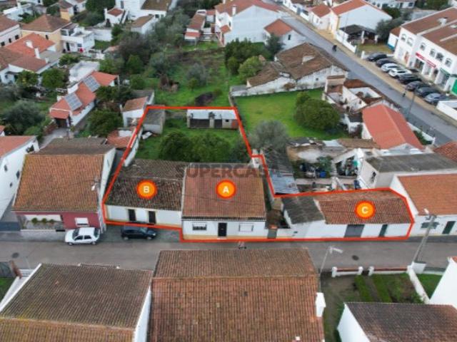 3 Propriedades com 410m2 de área total, com 2 Moradias e 1 garagem independente I Pego Abrantes