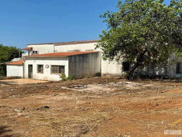 Propriedade de 4 quartos para renovar em Almancil, Algarve 200m² Almancil