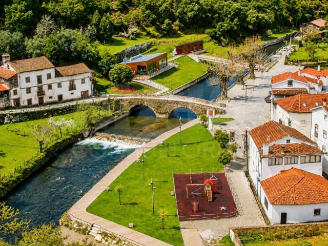 Propriedade De Caráter Na N2 | 400 m² De Construção, Olival. 81m² Góis