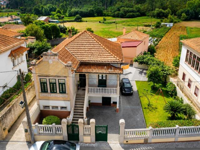 Propriedade de Charme com 1.871 m² de Terreno | Junto à Pateira de Frossos